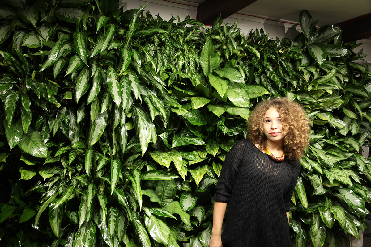 Grow lush, healthy, indoor jungles with the LiveWall Indoor system.